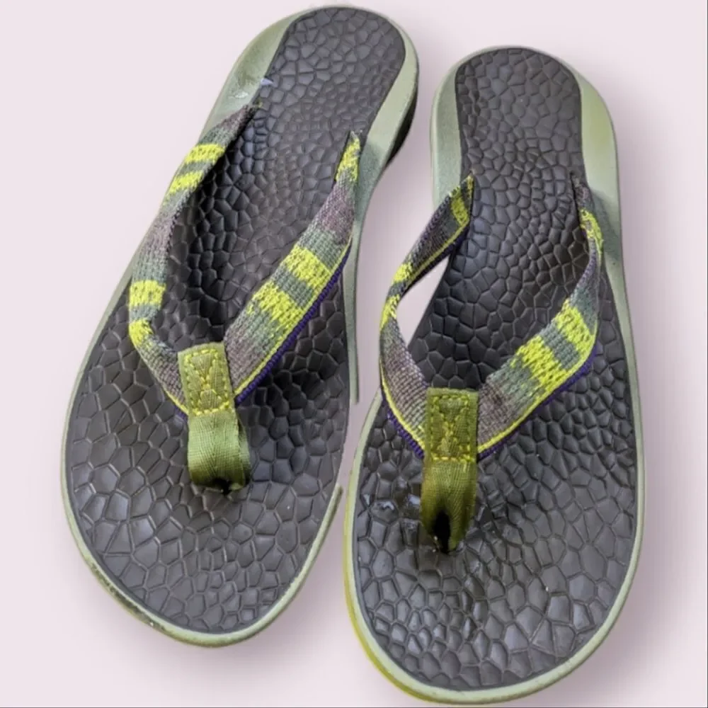 Chaco Lime Olive Green Thong Style Flip Flop Sandals size 9.5 10